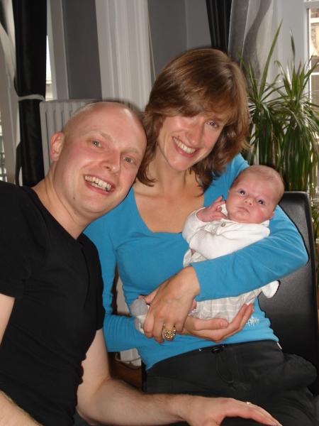 Niels et Angela sont m�me venus de Hollande pour voir le petit hobbit que je suis !